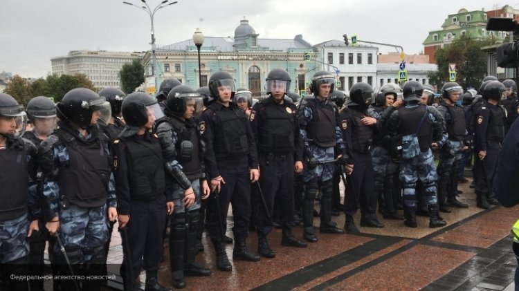 Полиция намерена немедленно пресекать несогласованные акции в Москве – Баранов