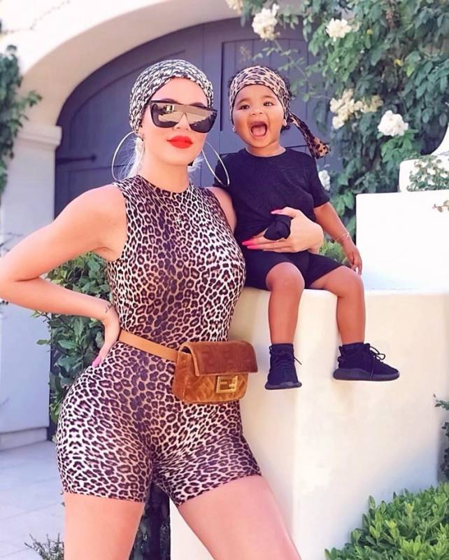 «Леопард и детеныш»: Хлои Кардашьян показала милые фото с дочкой