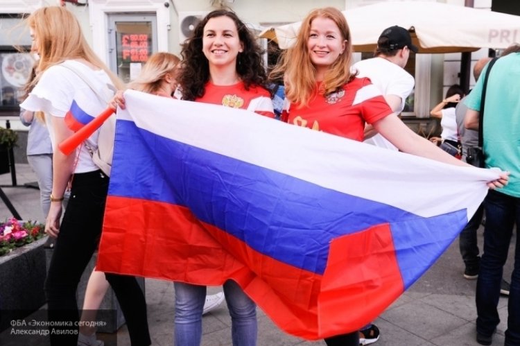 День государственного флага РФ продолжат отмечать в Москве до 25 августа