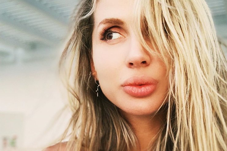 Светлана Лобода в&nbsp;леопардовом купальнике и&nbsp;кожаной куртке позировала на&nbsp;пляже