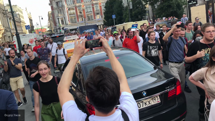 Пособники Навального бросили соратников накануне незаконной акции и скрылись в Прибалтике