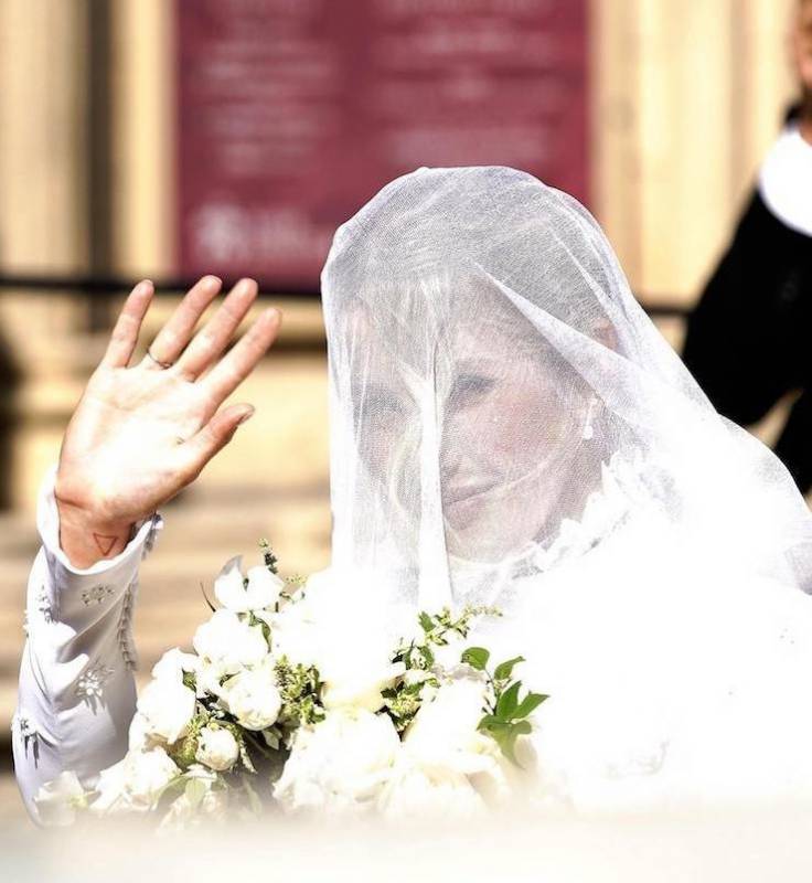 Бывшая возлюбленная принца Гарри в шелковом платье вышла замуж