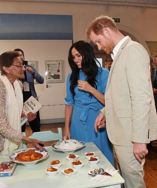 Меган Маркл по примеру Кейт Миддлтон надела известное платье дважды
