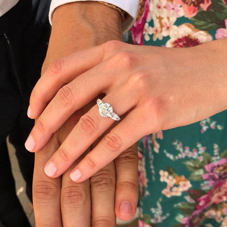Помолвочное кольцо принцессы Беатрис оказалось связано с Меган Маркл