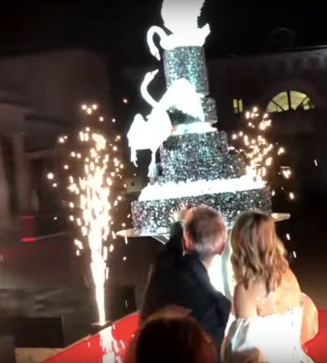Ксения Собчак угощала гостей на свадьбе фальшивым тортом
