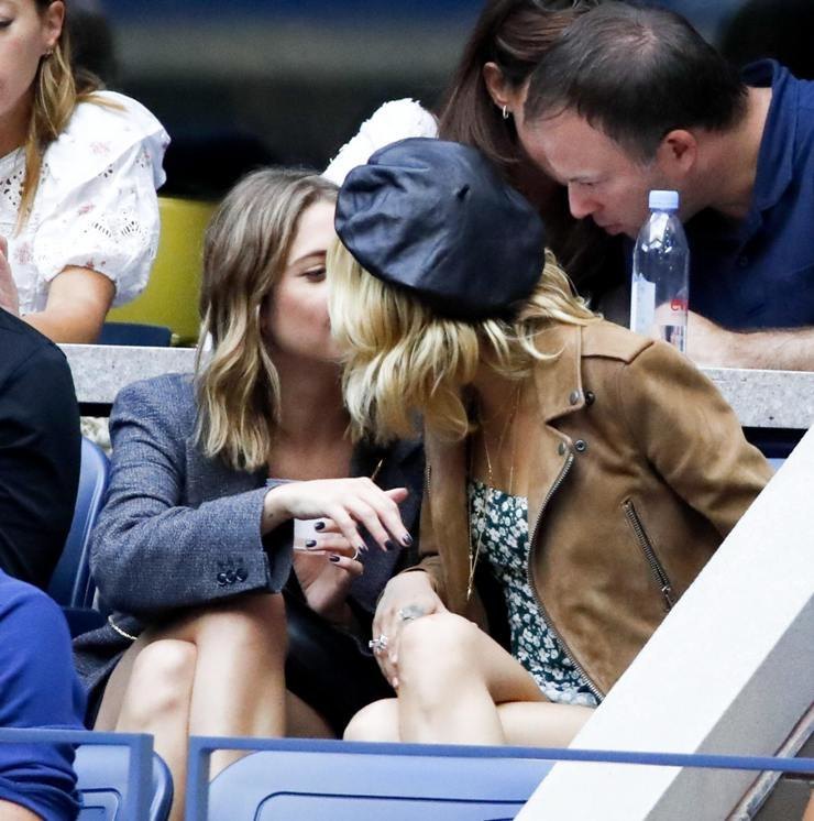 Кара Делевинь целовалась с женой во время игры Серены Уильямс