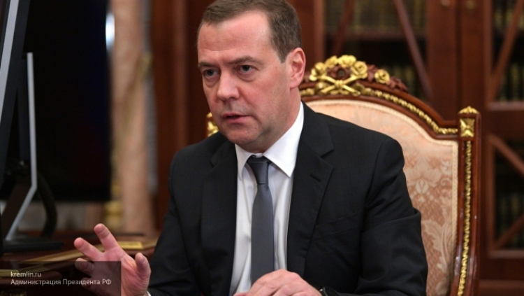 Медведев поручил разработать переход к потребительской корзине с базовым набором продуктов