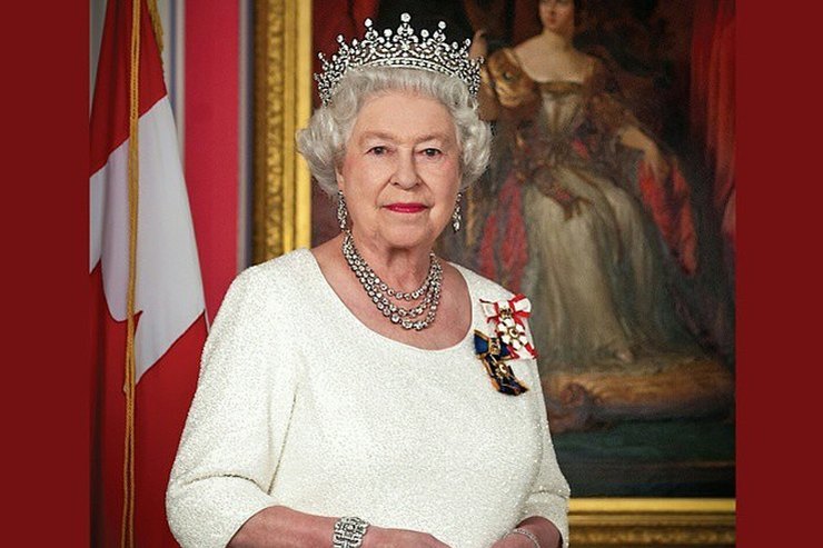 Елизавета II пользуется постельным бельем 22-летней давности