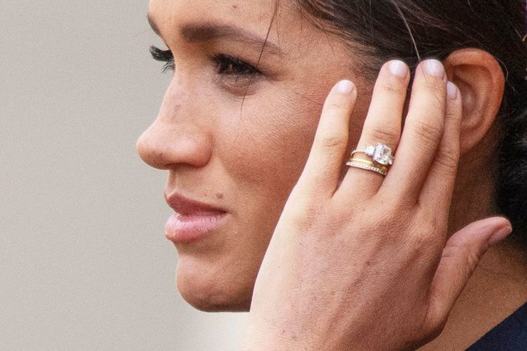 Помолвочное кольцо принцессы Беатрис оказалось связано с Меган Маркл