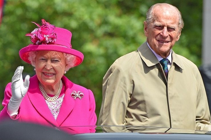 Елизавета II пользуется постельным бельем 22-летней давности