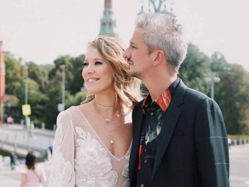 
            "Войди в меня": полуголая Собчак на собственной свадьбе ошарашила гостей пошлым танцем        