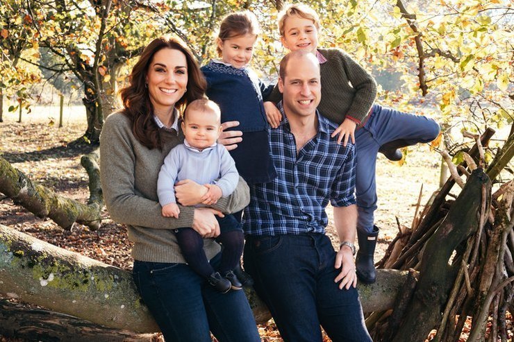Кейт Миддлтон и принц Уильям с детьми пообедали в пабе