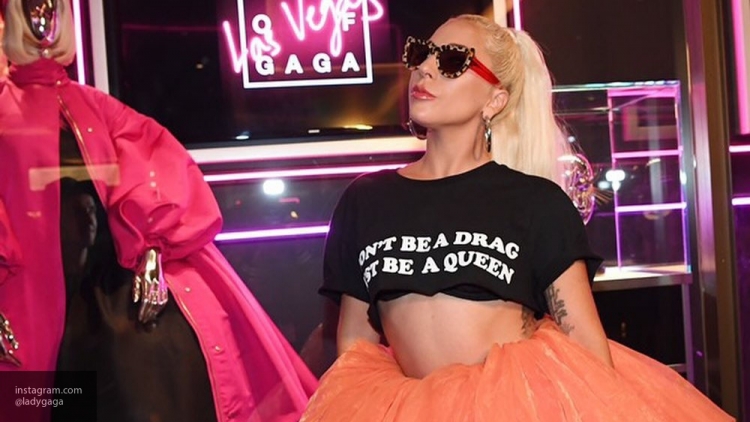 Леди Гага показала, как восстанавливается после падения со сцены