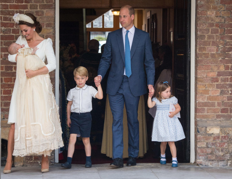 Стилист королевы раскрыла секрет крестильного платья детей Кейт Миддлтон
