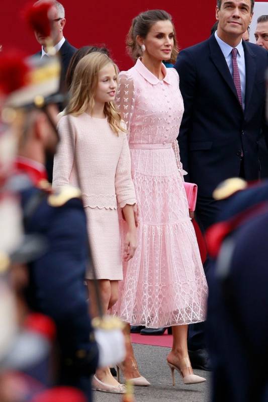 Королева Летиция в «кукольном» платье отметила национальный день Испании
