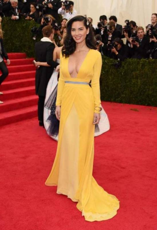 
            Самые роскошные декольте западных и российских звезд        