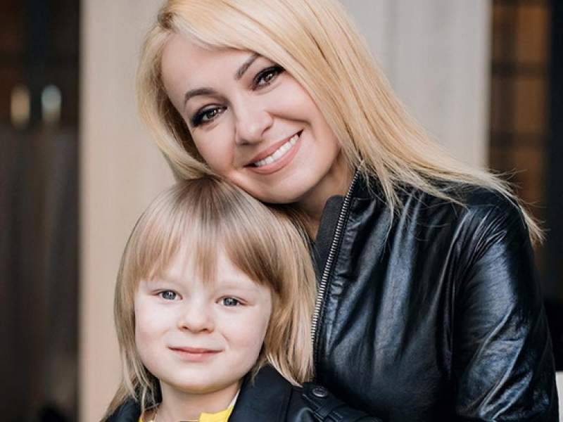 
            "Что вы с ребенком делаете?": Яна Рудковская разгневала Сеть своим отношением к сыну        