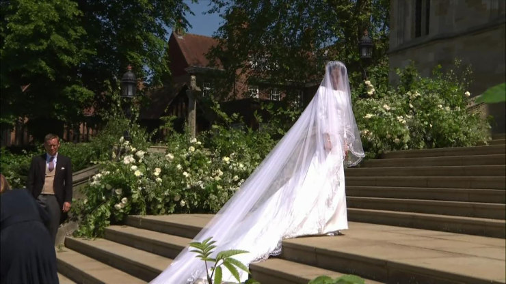 Внучка Елизаветы II решила нарушить королевскую традицию свадебным платьем