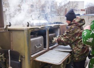 Как украсить праздничный стол Как украсить праздничный стол