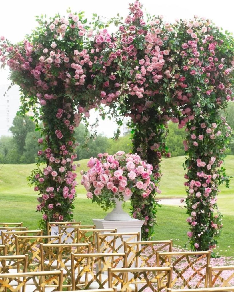 Как подобрать идеальные цветы на свадьбу по сезону?