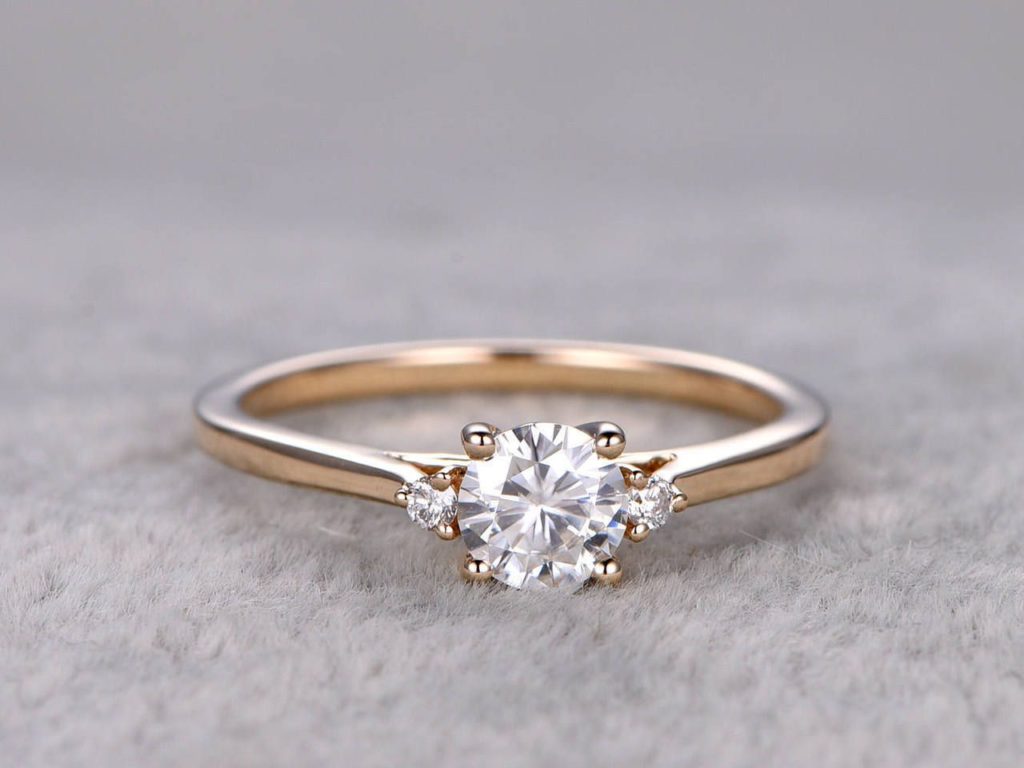 Какими должны быть бриллианты в обручальном кольце
