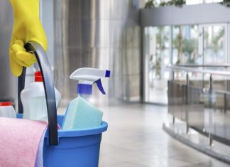 Почему для уборки квартиры лучше нанять профессионалов?
