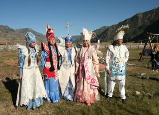 Как выглядит традиционная алтайская одежда Как выглядит традиционная алтайская одежда