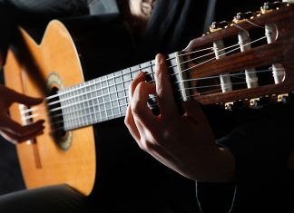 Почему важно научится играть на гитаре?