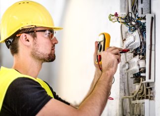 Когда необходимы электромонтажные работы?