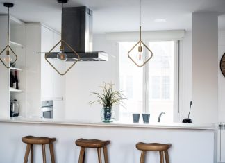 Дизайн кухни в стиле хай-тек