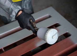 Огнезащитная краска по металлу: особенности и применение