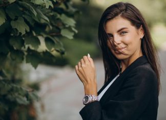 Женские кварцевые часы: точность и стиль в идеальном сочетании