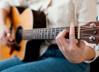 Путешествие в мир музыки: гитара как ваш проводник
