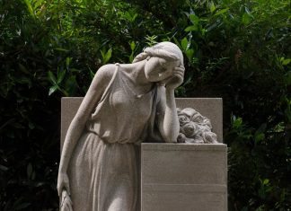 Тонкости оформления женских памятников: тренды и рекомендации