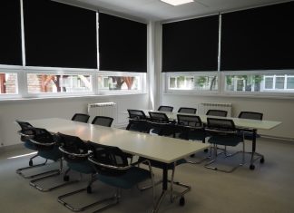 Идеальный выбор для вашего интерьера: рулонные шторы блэкаут с электроприводом