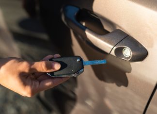 Вскрытие автомобильных дверей: законные способы решения проблемы.