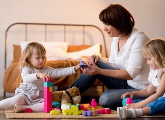 Семейный найм: как подобрать идеального помощника для ваших детей