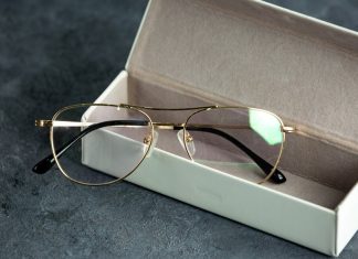 Очки оптом из Китая: разумный подход к импорту