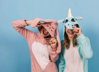 Поздравление ростовыми куклами: яркий способ удивить и развеселить