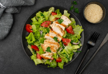 Салат с доставкой: как получить свежий вкус и не прогадать