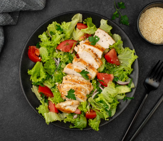 Салат с доставкой: как получить свежий вкус и не прогадать