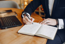 Штатный юрист или юридический аутсорсинг: где на самом деле теряет деньги российский бизнес?