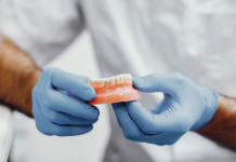 Протезирование зубов: современные решения для восстановления улыбки