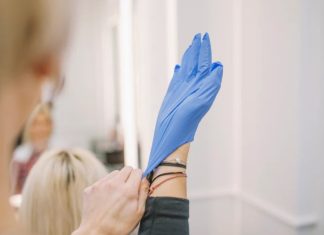 Когда комбинация ПВХ и нитрила в перчатках действительно оправдана