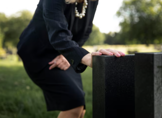 Особенности эксклюзивных памятников на могилу: индивидуальность, символика и статус