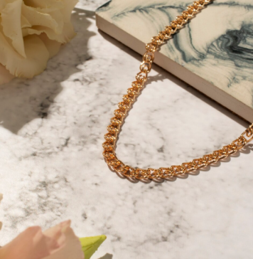 Стоит ли покупать женское золотое колье онлайн: все «за» и «против», советы по выбору и тренды