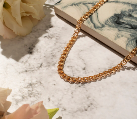 Стоит ли покупать женское золотое колье онлайн: все «за» и «против», советы по выбору и тренды