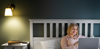 Кровать-невидимка: 5 идей со скрытым спальным местом