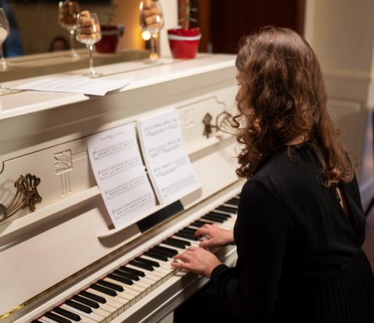 Студия для съемок с пианино: как выбрать подходящую локацию