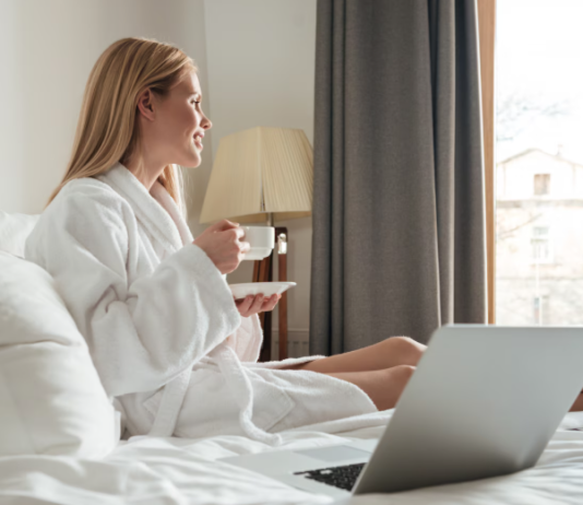 Классический двухместный номер с одной кроватью: комфортный выбор для отдыха и деловых поездок